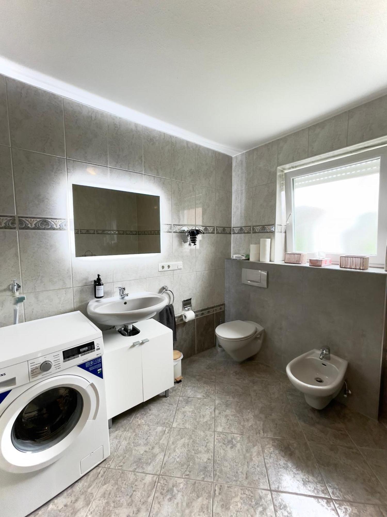 110Qm - 4 Zimmer - Privat Parkplatz - Zentral - Balkon - Mallibase Apartments Кассель Екстер'єр фото